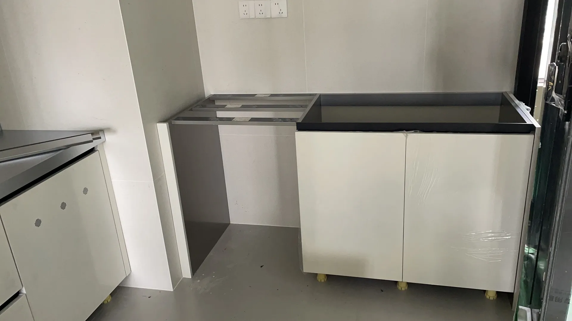 Foshan - Minimal Steel Kitchen - Image 4