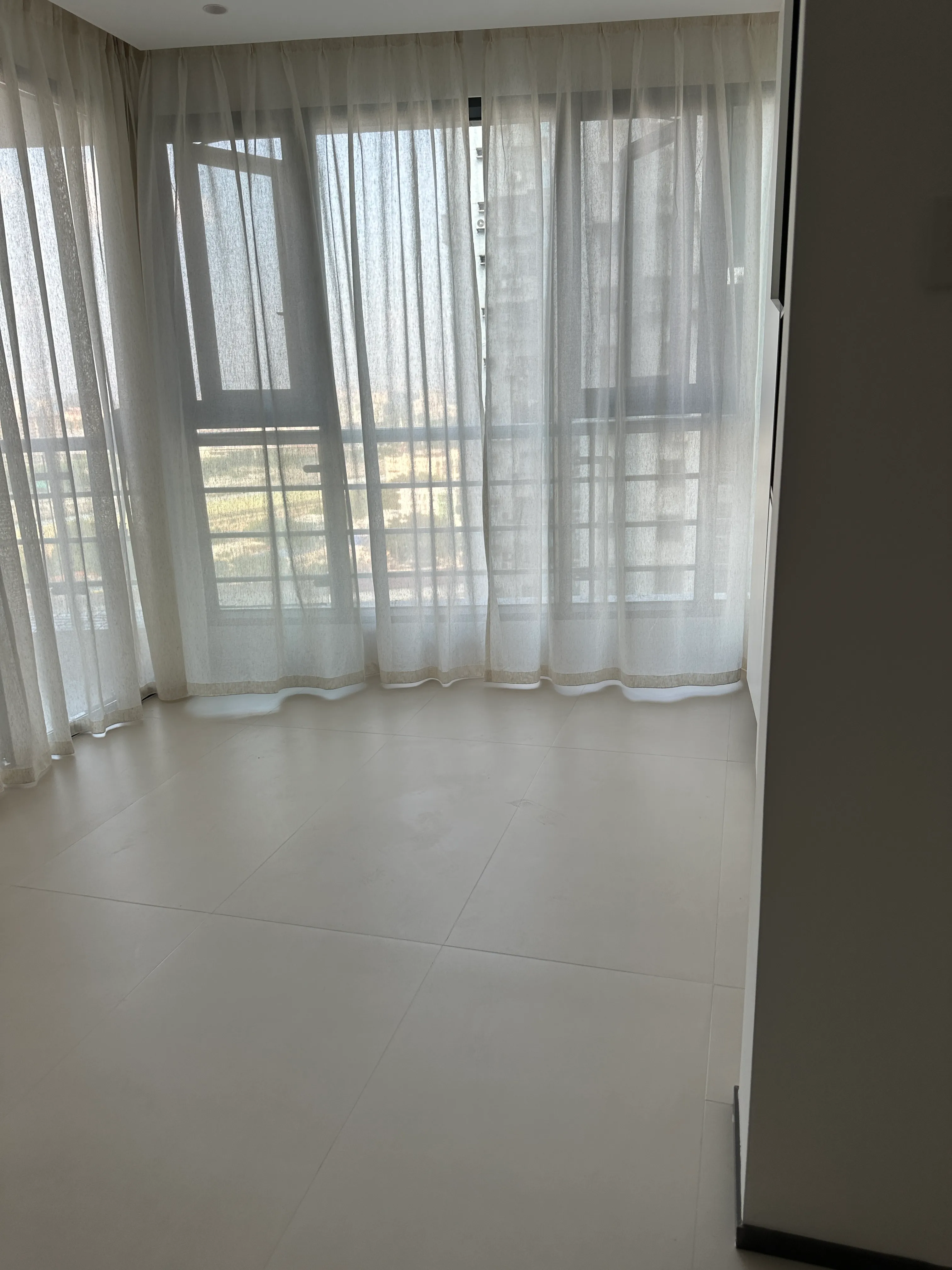 Modern Minimalist Apartment with Concrete Look Tiles - Modern Minimalist Balcony with Concrete Look Tiles