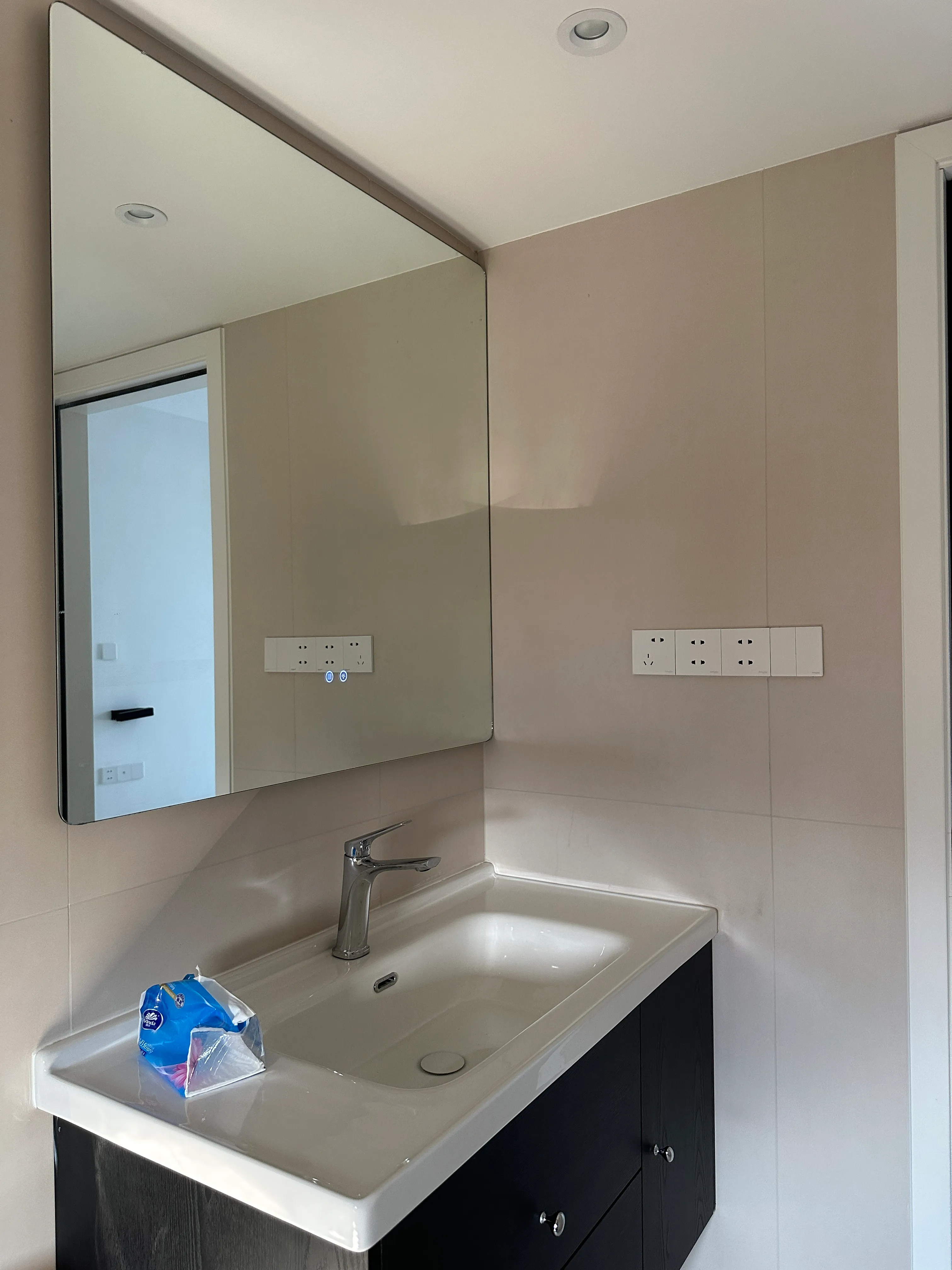 Modern Minimalist Apartment with Concrete Look Tiles - Modern Minimalist Bathroom with Concrete Look Tiles 3