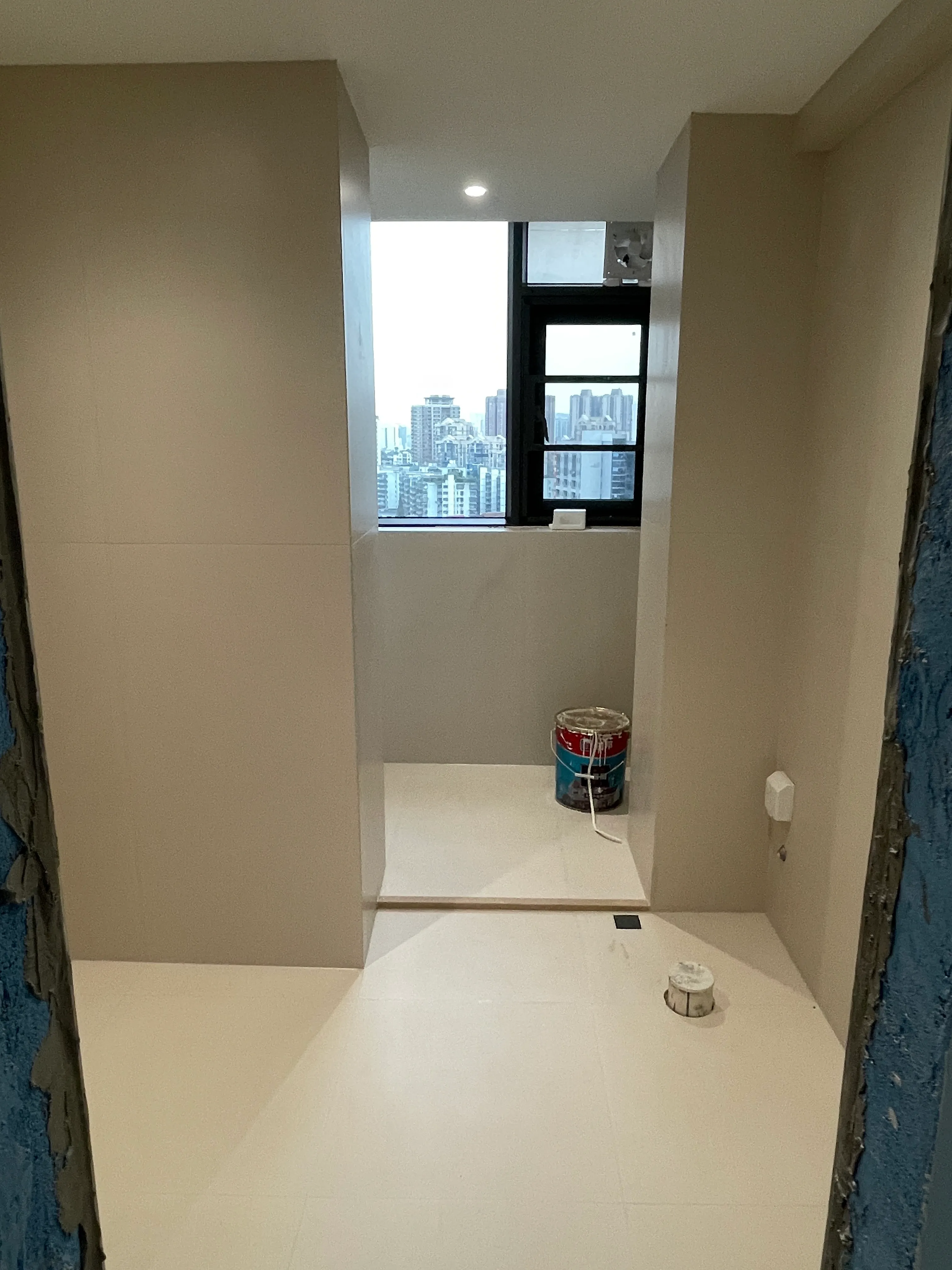 Modern Minimalist Apartment with Concrete Look Tiles - Modern Minimalist Bathroom with Concrete Look Tiles 5