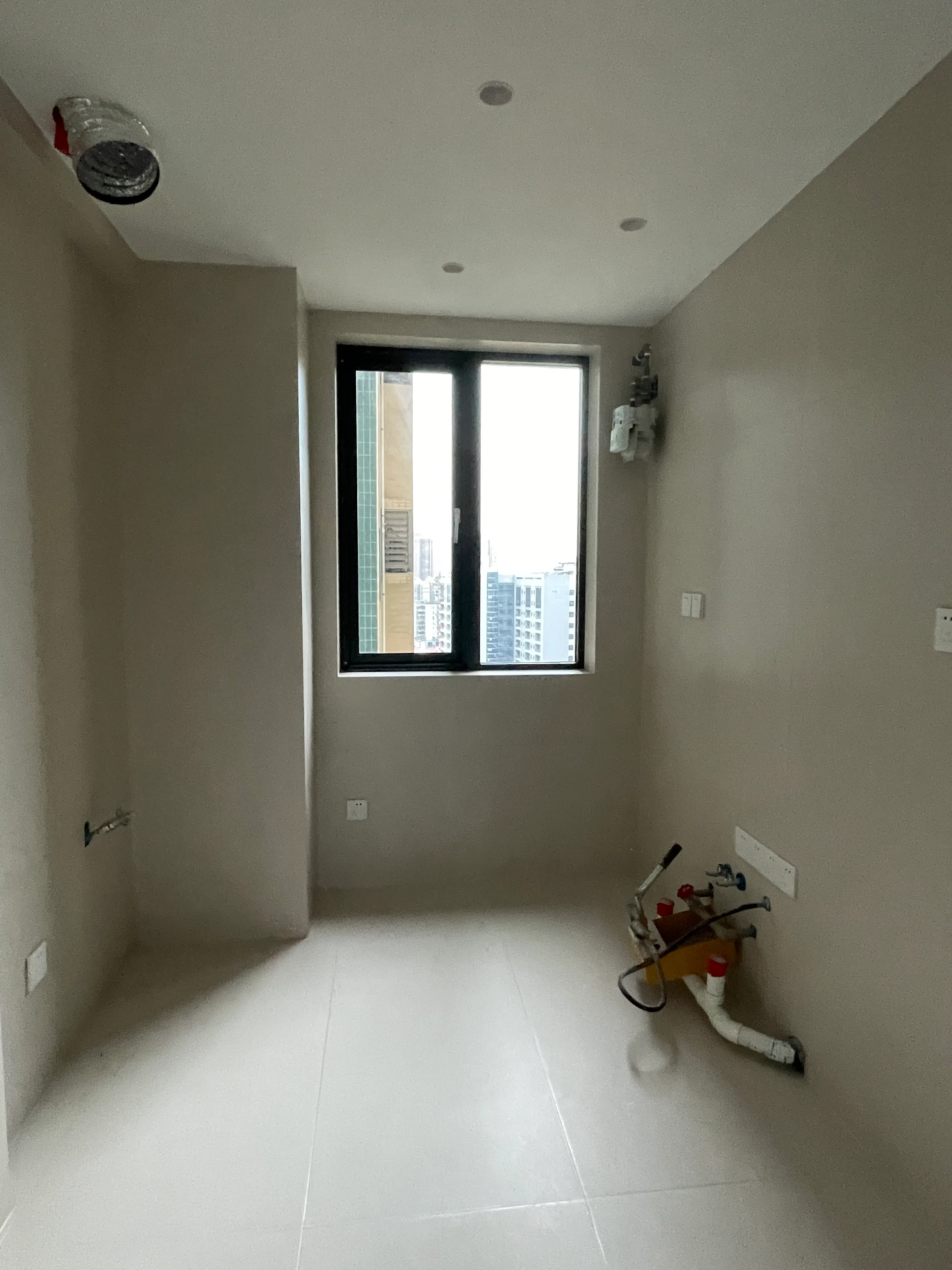Modern Minimalist Apartment with Concrete Look Tiles - Modern Minimalist Bathroom with Concrete Look Tiles 7