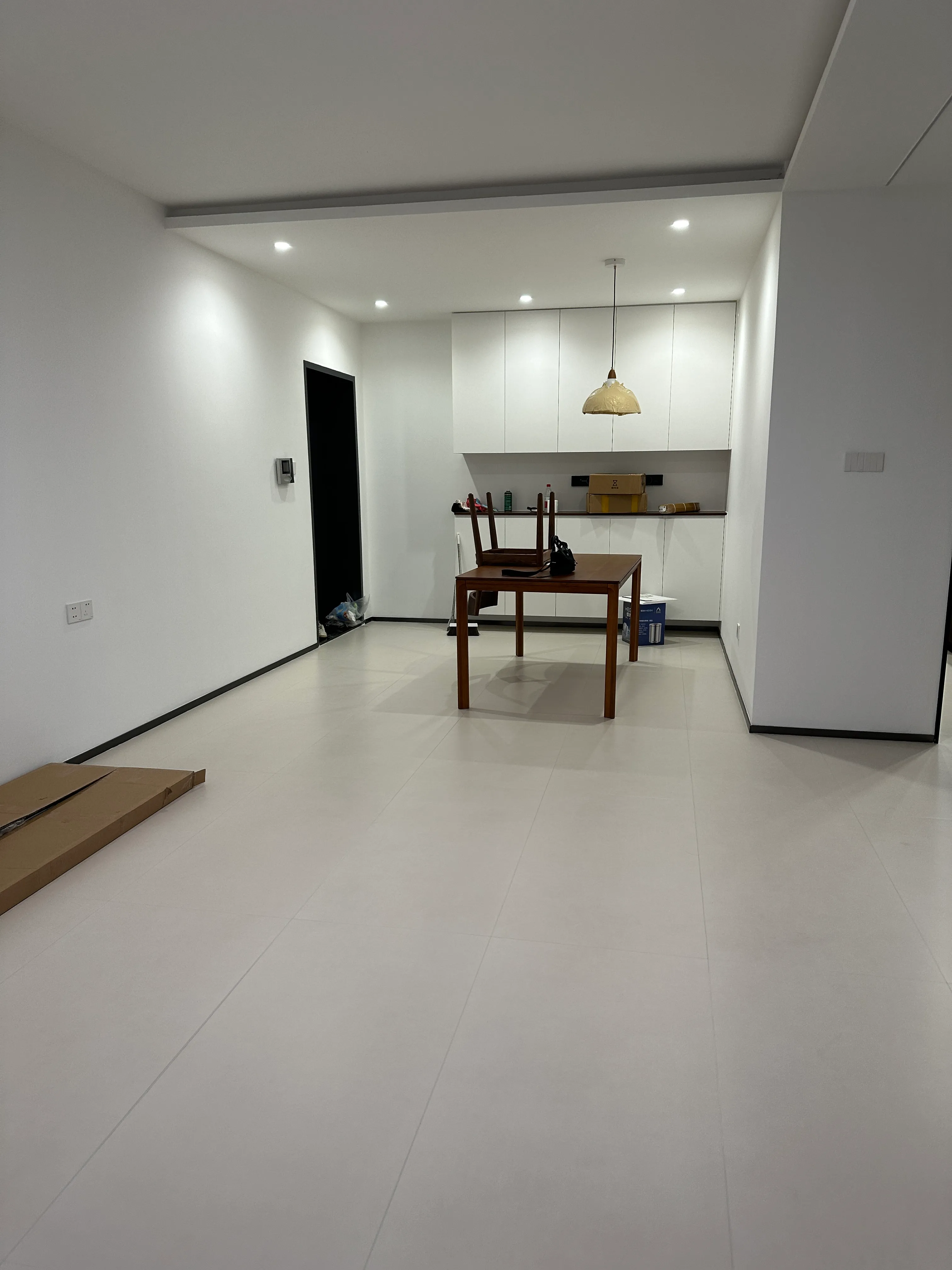 Modern Minimalist Apartment with Concrete Look Tiles - Modern Minimalist Living Room with Concrete Look Tiles  2