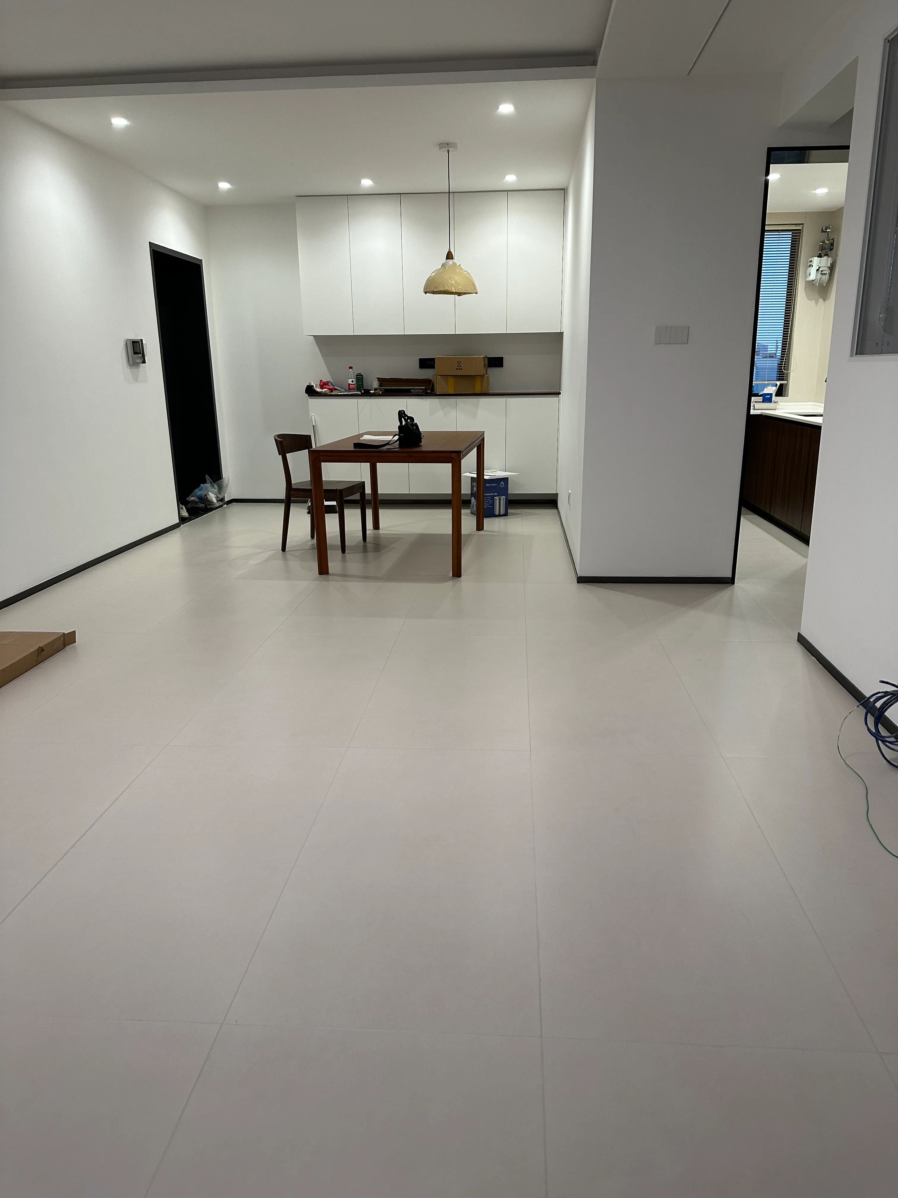 Modern Minimalist Apartment with Concrete Look Tiles - Modern Minimalist Living Room with Concrete Look Tiles  4