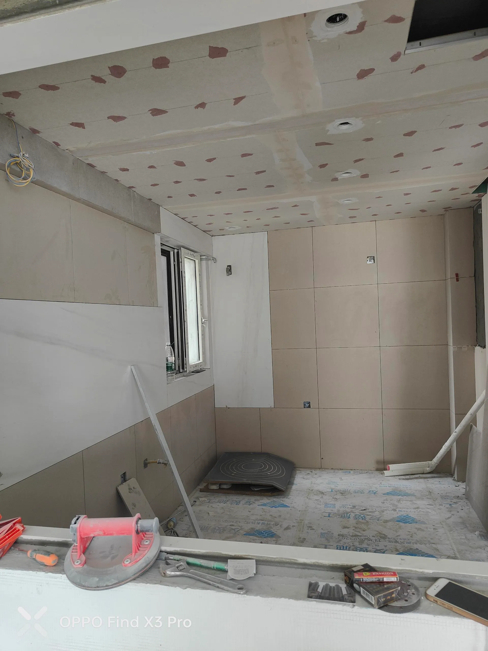 Modern Minimalist Bathroom with Microcement Tiles - Modern Minimalist Bathroom with Microcement Tiles 7
