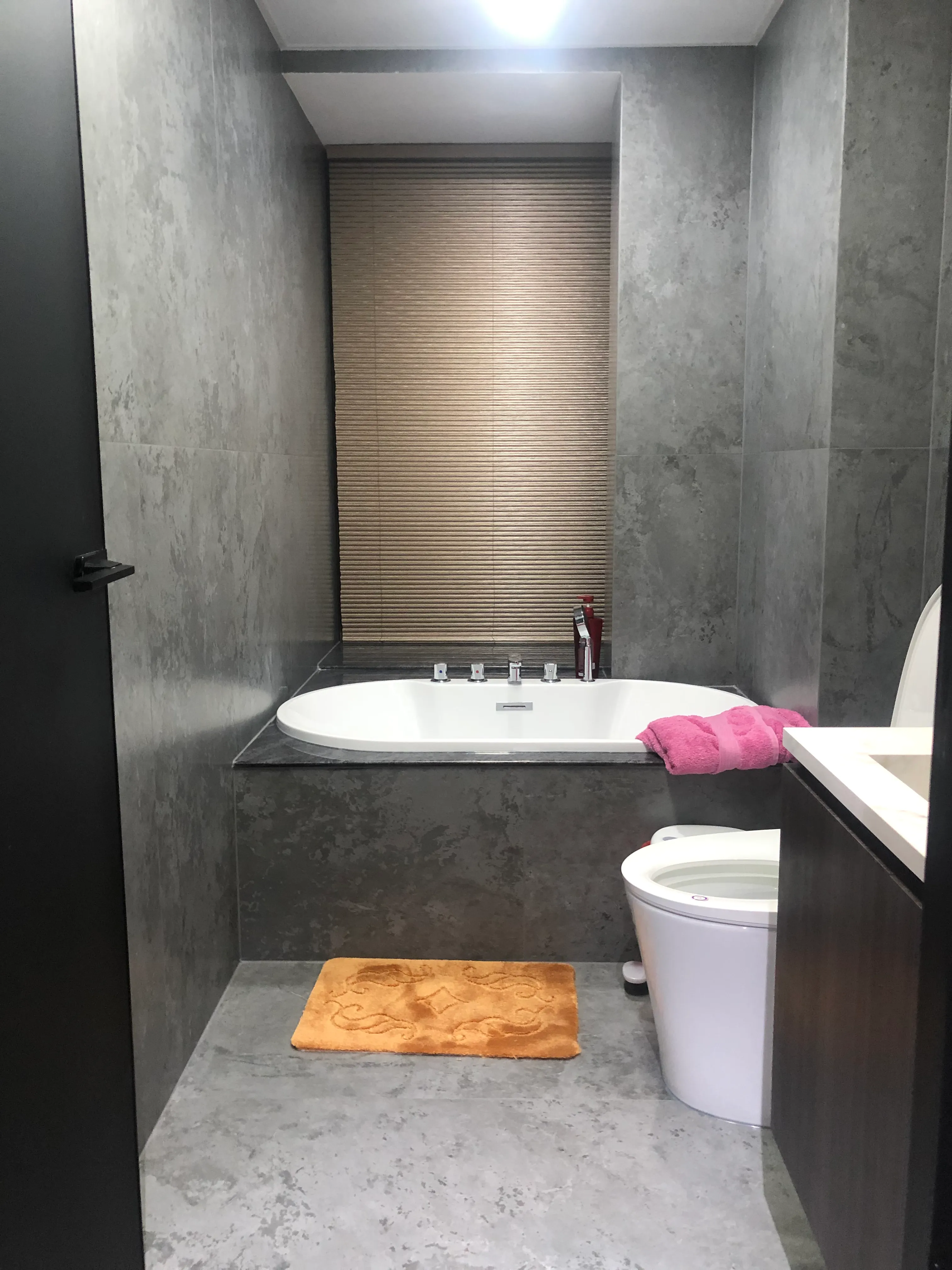 Quiet Luxury Bathroom with Concrete Look Tiles - Quiet Luxury Bathroom with Concrete Look Tiles 4