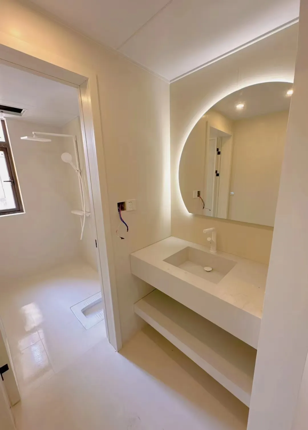 Warm Minimalism Apartment with Cream Color Tiles - Warm Minimalism Bathroom with Cream Color Tiles 2