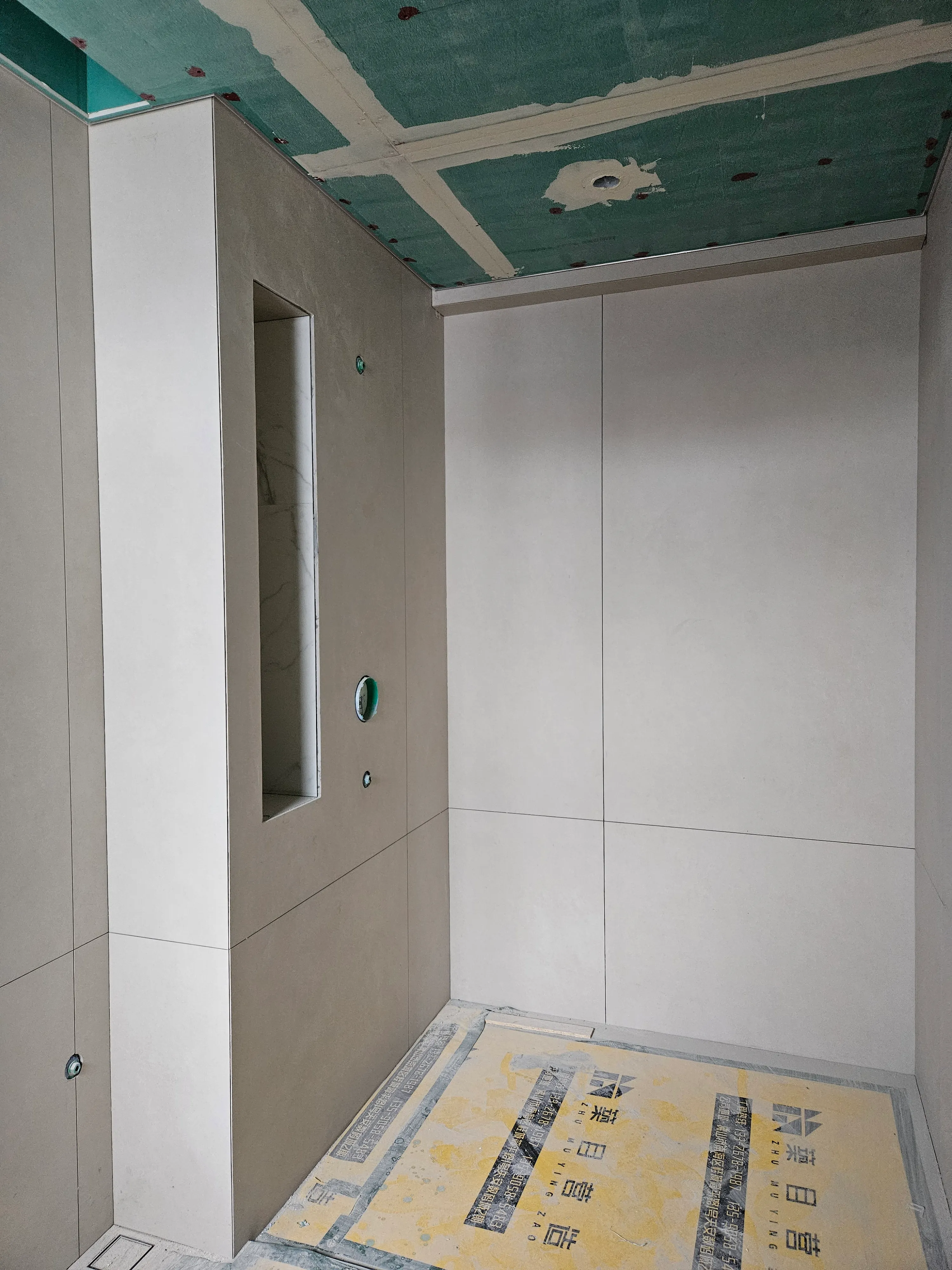 Warm Minimalism Bathroom with Microcement Tiles - Warm Minimalism Bathroom with Microcement Tiles 2