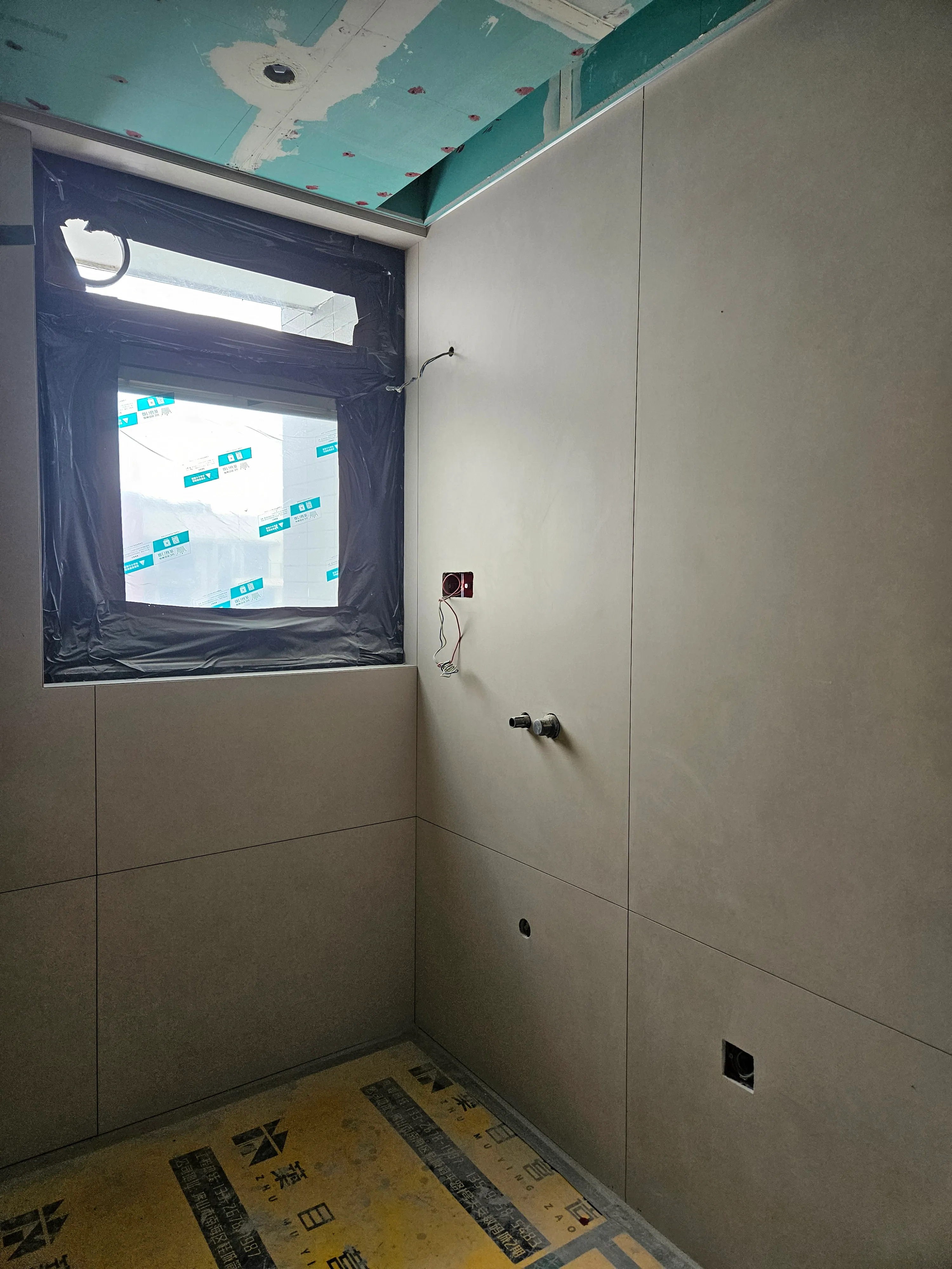 Warm Minimalism Bathroom with Microcement Tiles - Warm Minimalism Bathroom with Microcement Tiles 7